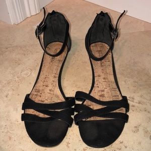 Black Sandals 5.5